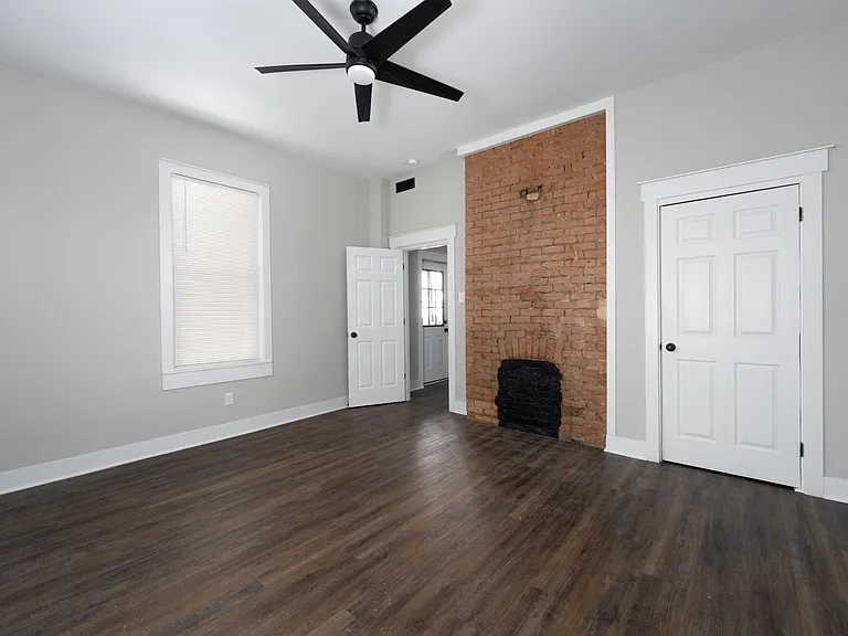 224 W 5th St — Photo 12