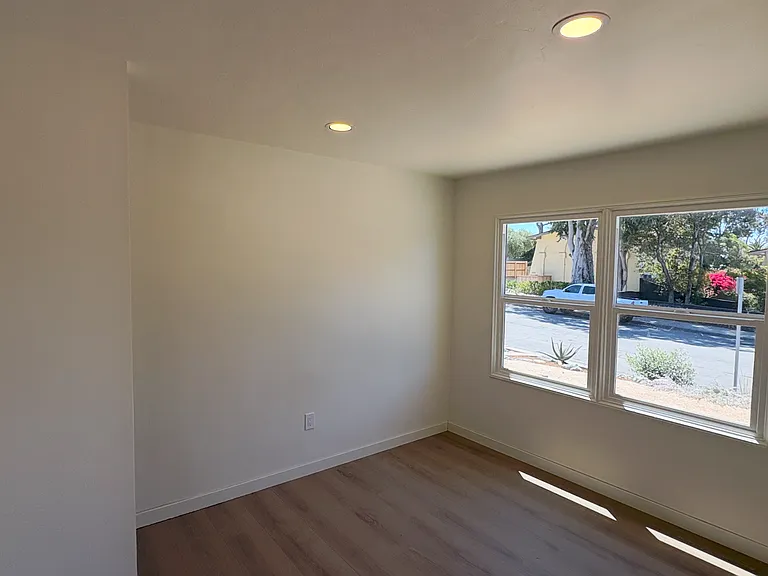 1254 Bond St — Photo 8