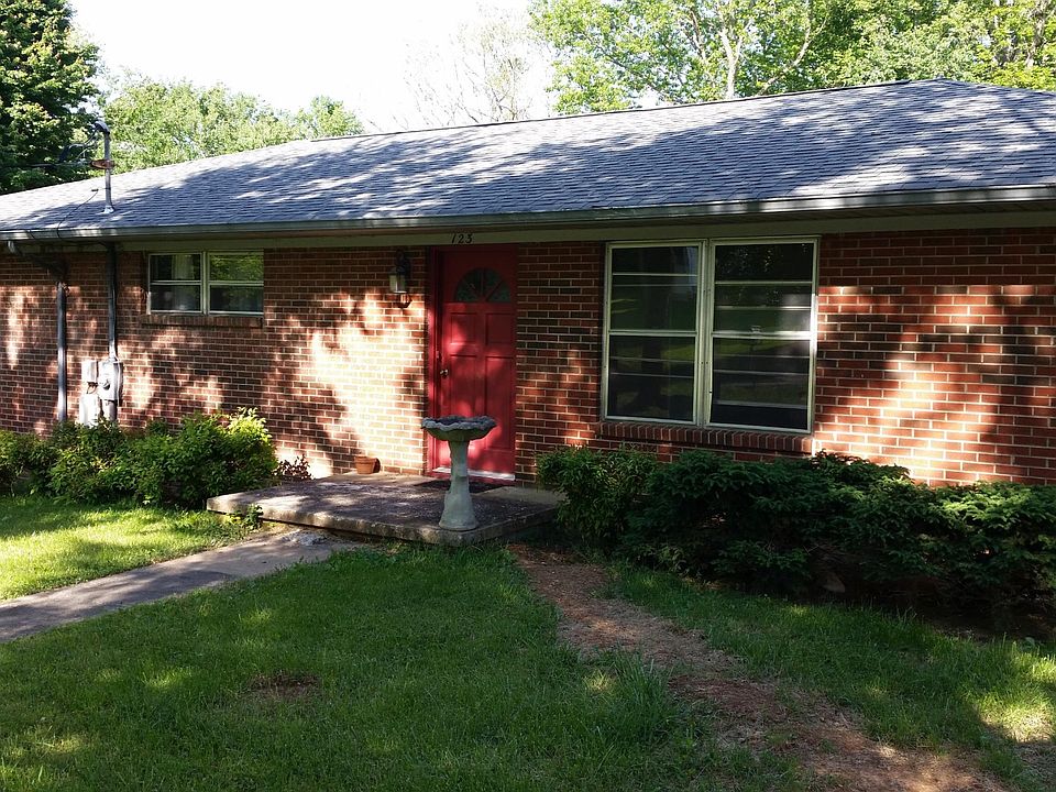 1st image of 123 Hillcrest St