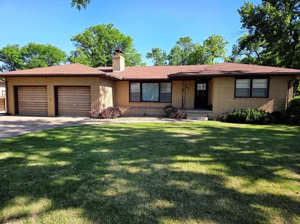 902 E 4th St, Newton, KS 67114