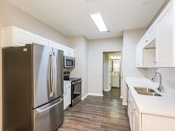 5th image of 331 Lake Forest Dr