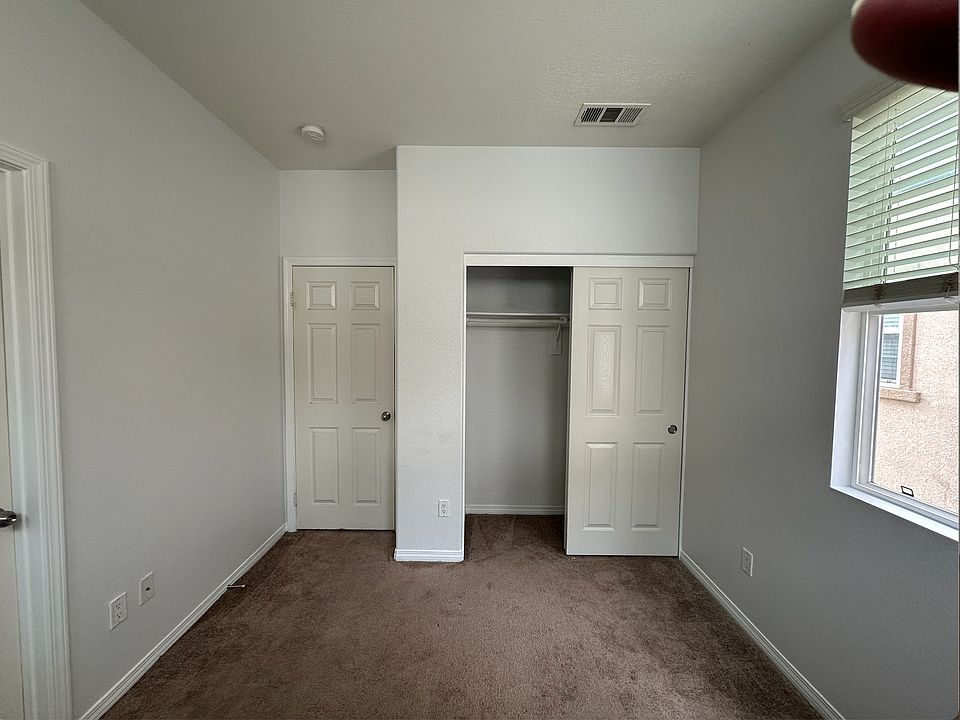 2nd image of 3121 N Ventura Rd