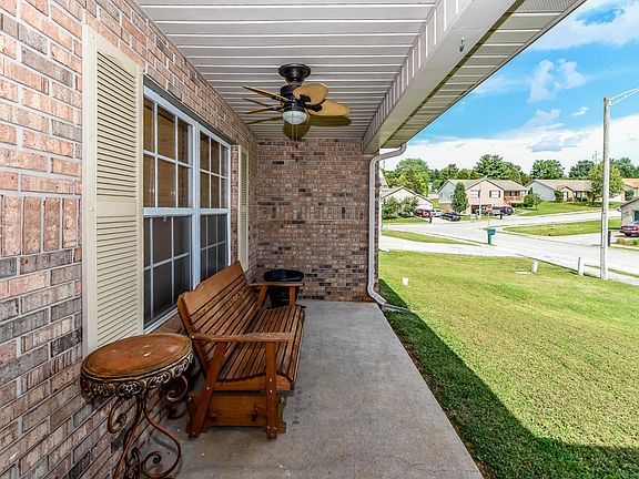 2nd image of 1154 Willow Creek Cir