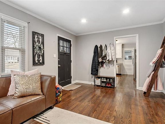 3rd image of 5011 Juniper Dr
