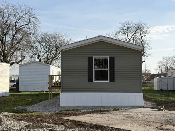 74 Slavik Ave #74, Pontiac, IL 61764