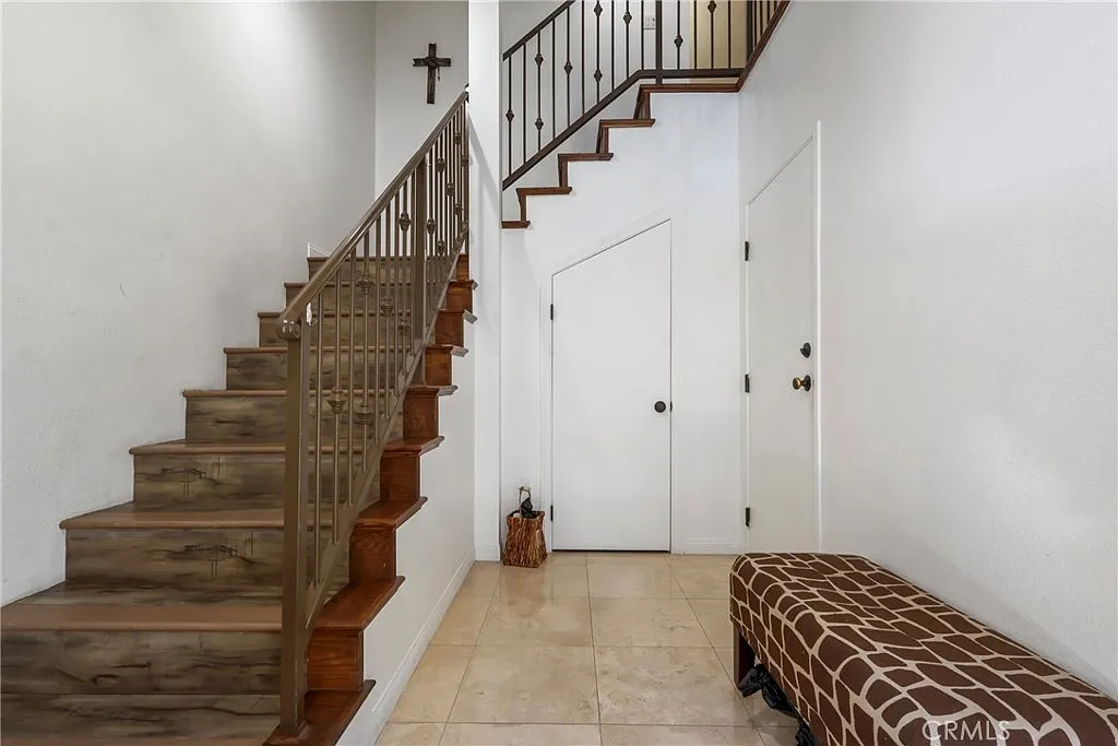 3 bed, 2.5 bath, 1860 sqft, $4,000 — Photo 4