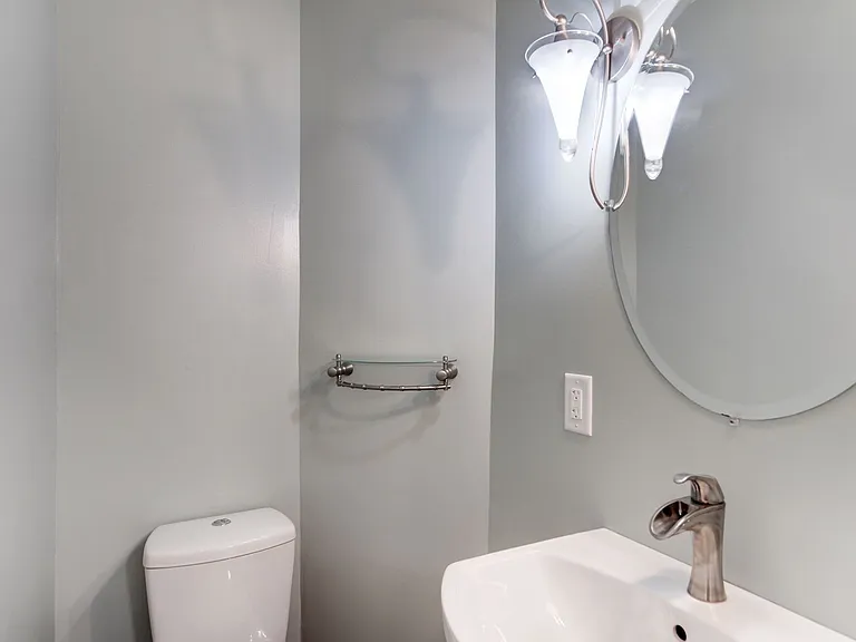 1626 Kalmia Rd NW — Photo 24