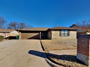 7629 Castillo Rd, Fort Worth, TX 76112