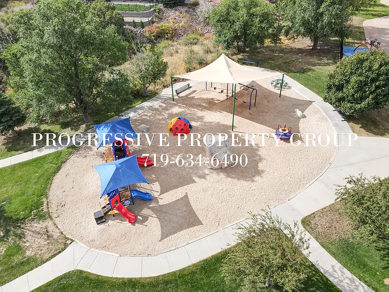 1120 Hill Cir — Photo 24