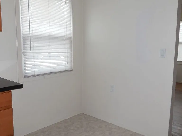 3910-3922 E Mayfield St — Photo 10
