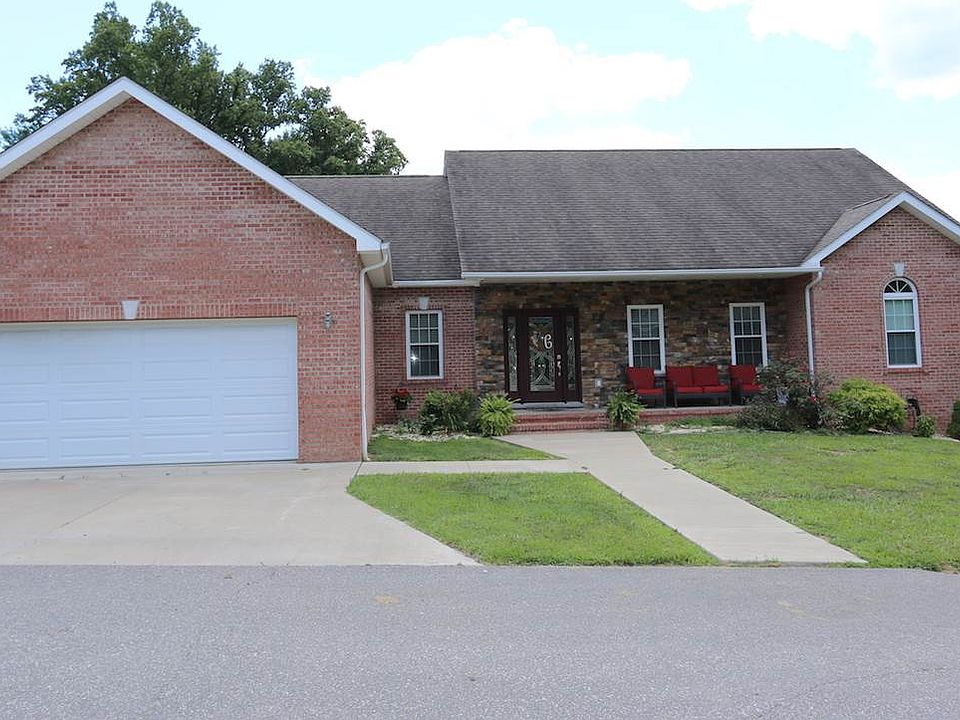 1st image of 208 Orchard Dr