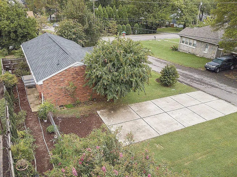 3705 Oxford St — Photo 11