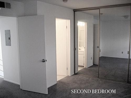 4th image of 11527 Ohio Ave #2