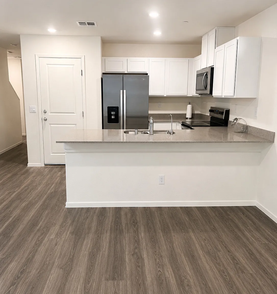 3 bed, 2.5 bath, 1328 sqft, $2,450 — Photo 3