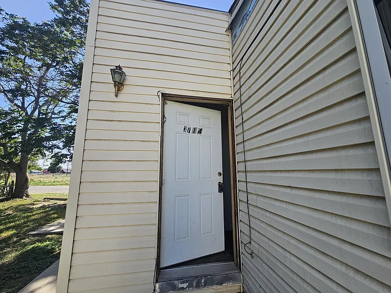 3714 Central St — Photo 2