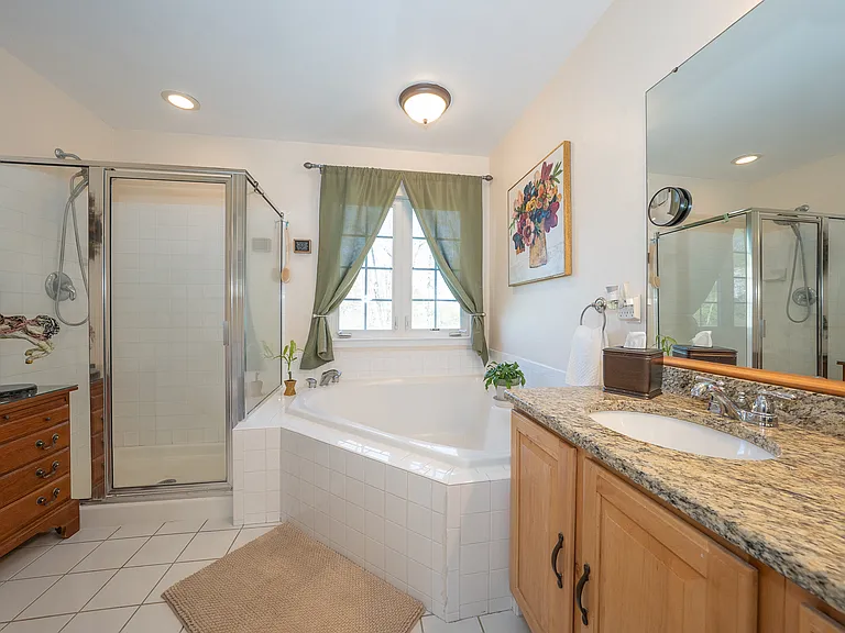 903 Maplewood Dr — Photo 76