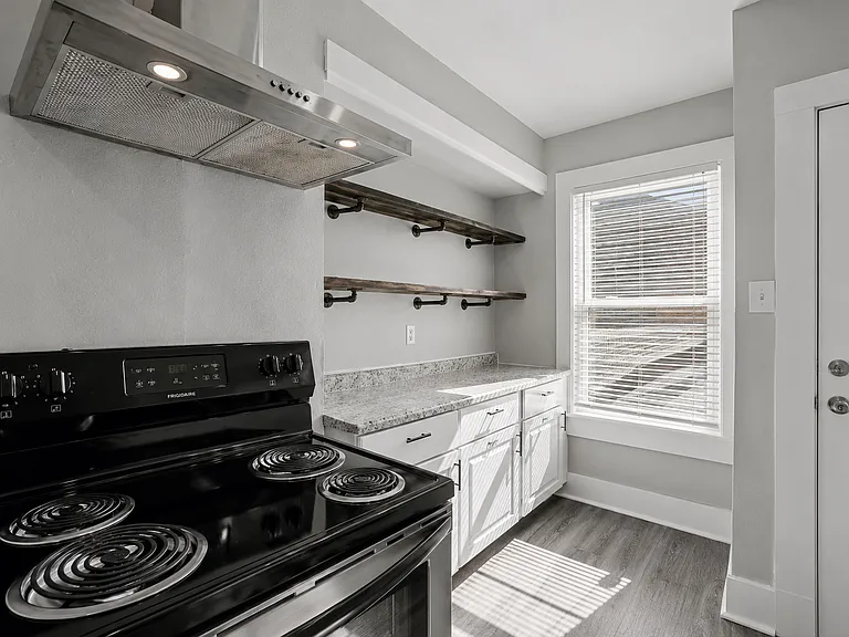 541 Adams St #541 — Photo 4