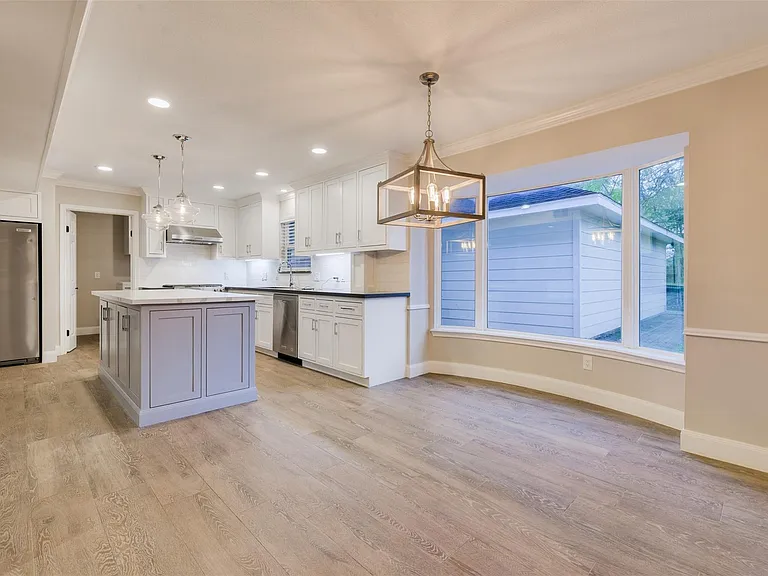15203 Camelback Ct — Photo 8