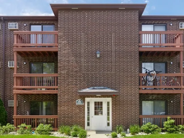1002 Spruce St APT 3A, Glendale Heights, IL 60139