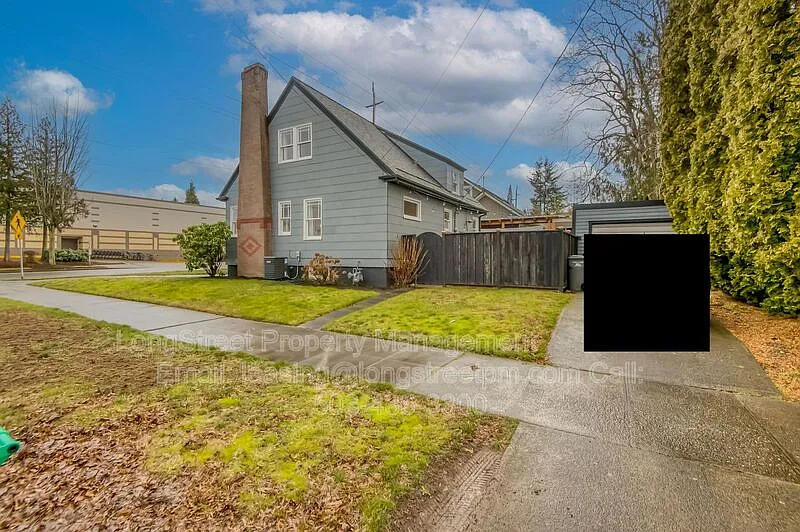 3 bed, 1.0 bath, 2216 sqft, $2,595 — Photo 3