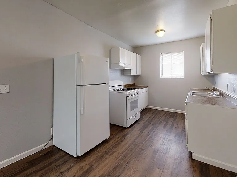 St. Charles Place Apartments — Photo 17