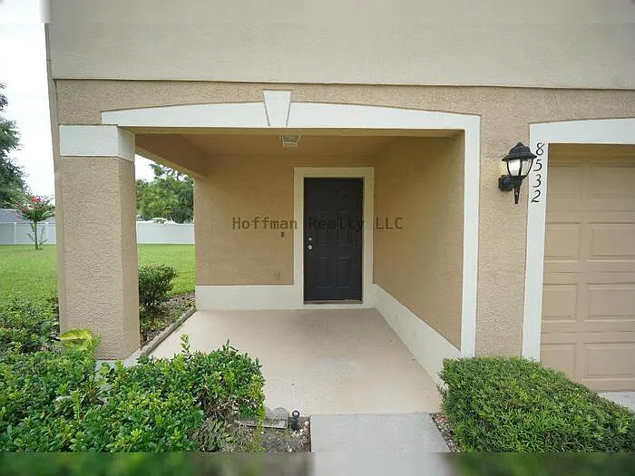 3 bed, 2.5 bath, 1868 sqft, $2,150 — Photo 2