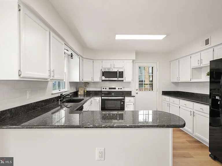 13647 S Springs Dr — Photo 24