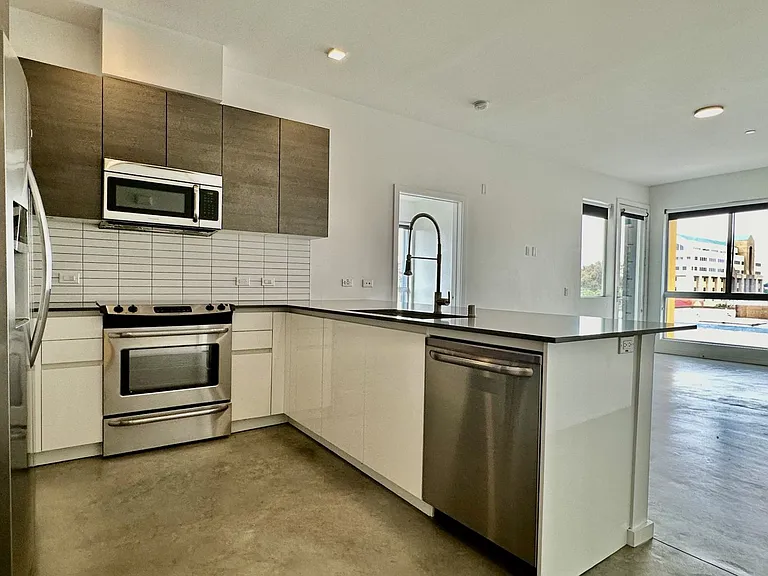 Crest-Urban Apartments — Photo 26