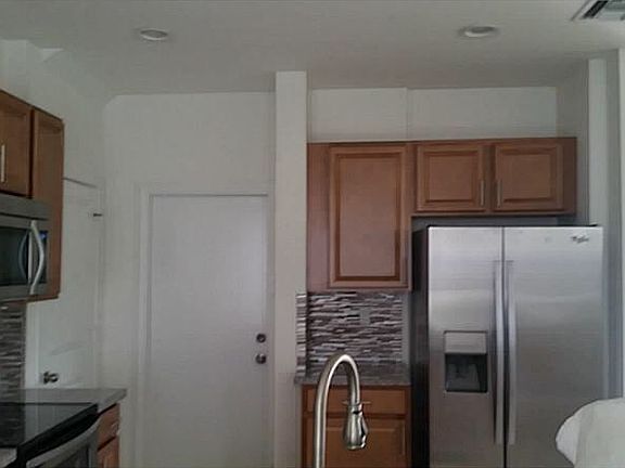 4th image of 382 NE 194th Ln