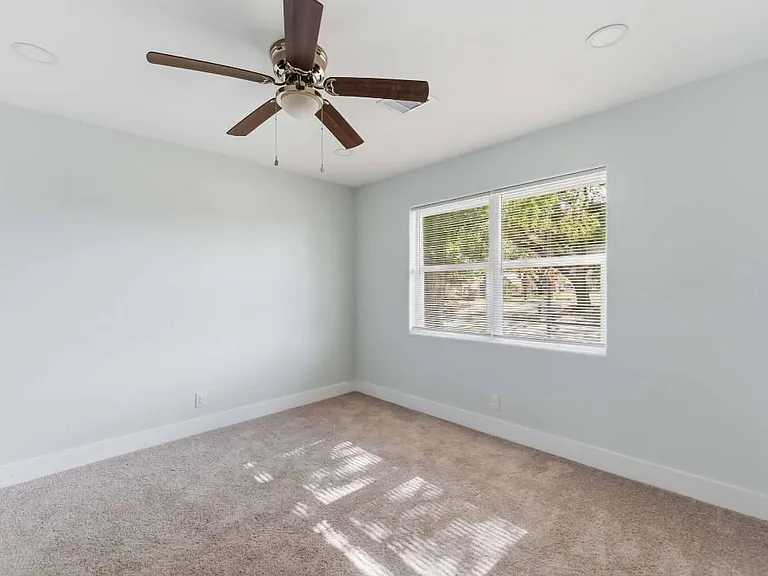 3923 Hickok Ln — Photo 14