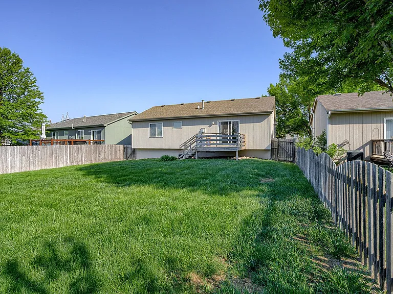 18731 Allan St — Photo 23