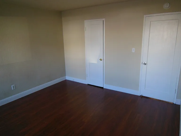 439-441 Alden St — Photo 5