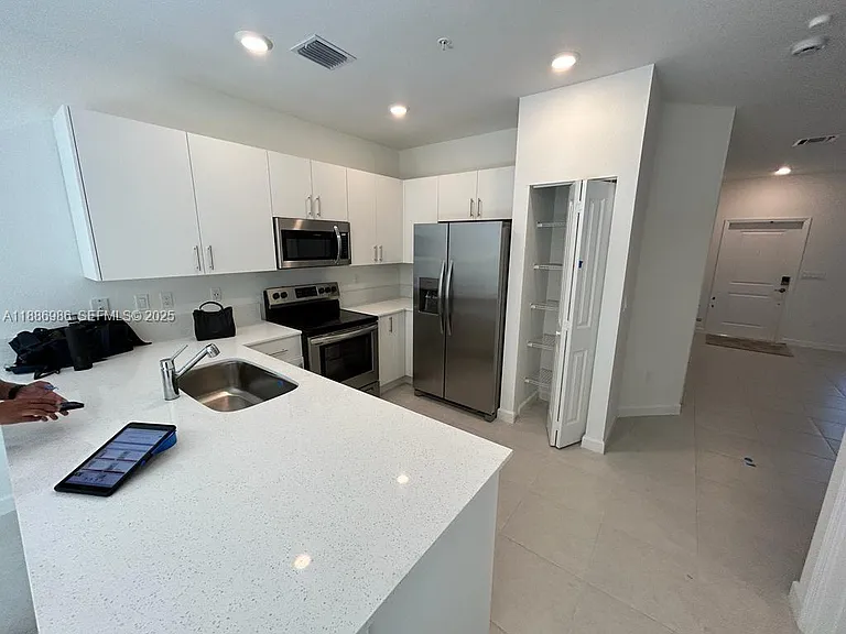 264 SW 159th Way — Photo 3