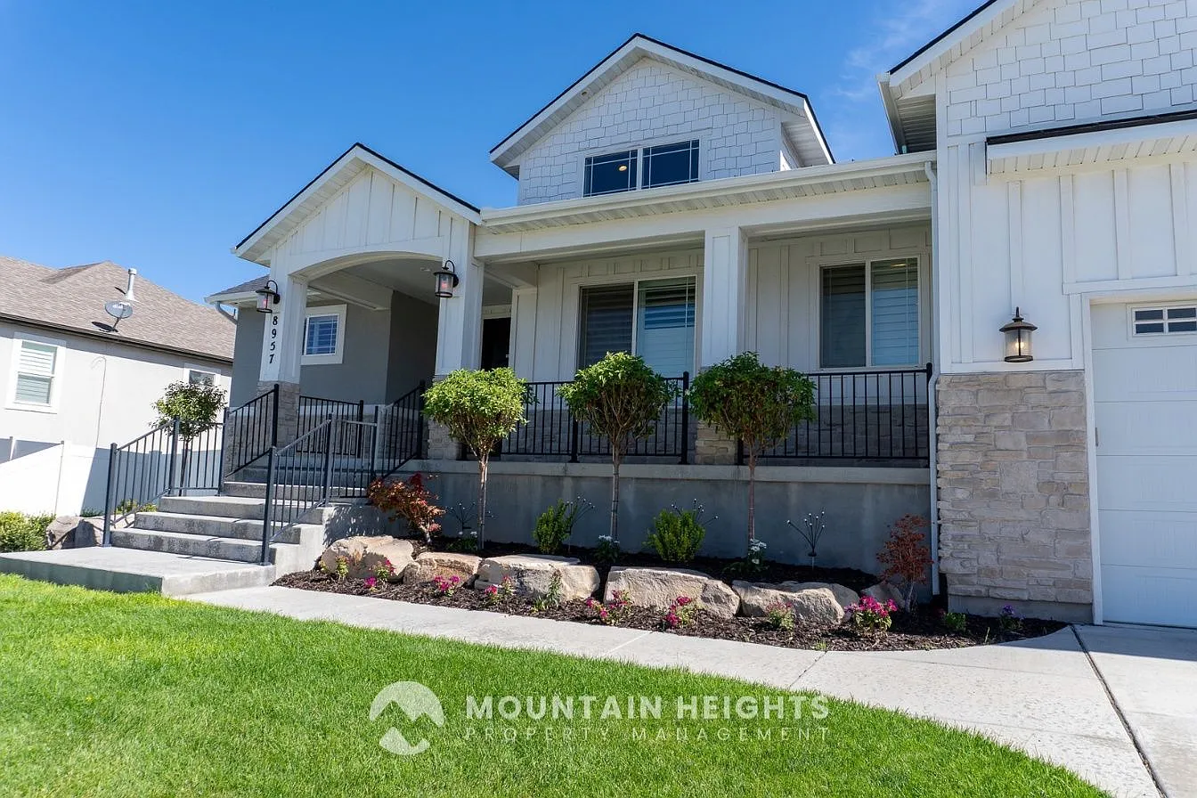 4 bed, 3.5 bath, 4200 sqft, $3,800 — Photo 4
