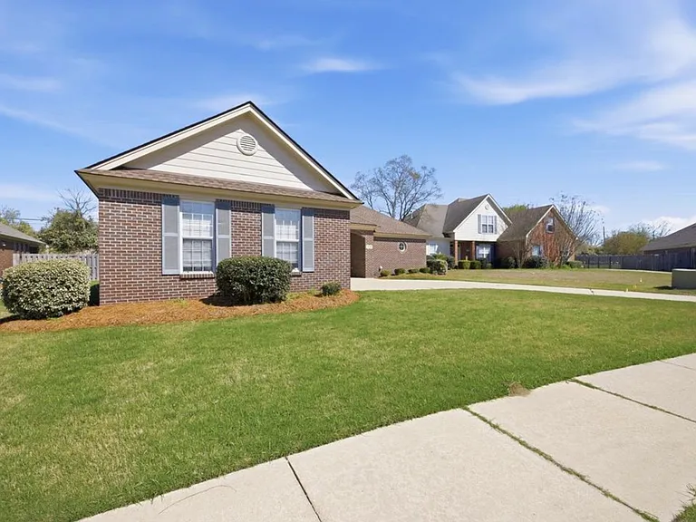 8349 Grayson Grv — Photo 3