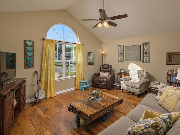 3rd image of 1692 Southern Heights Cir