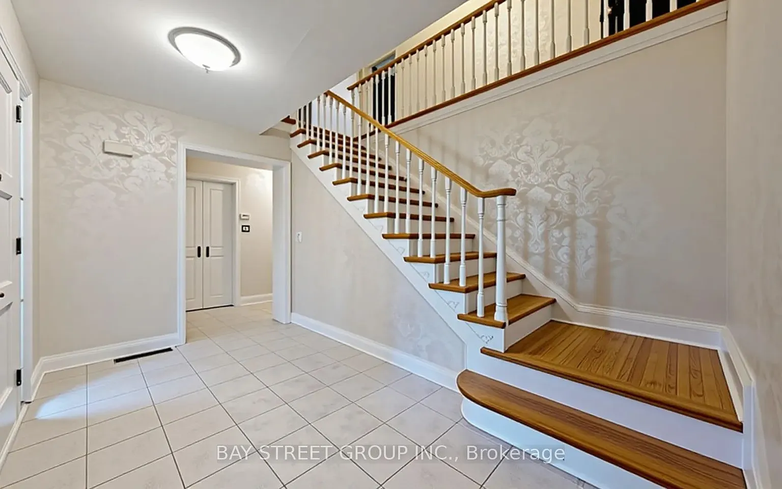4 bed, $5,000 — Photo 2