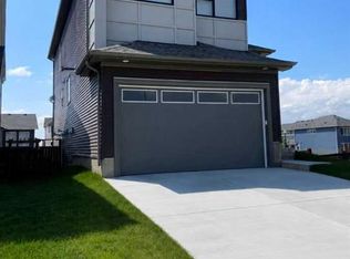 305 E Lucas Pl NW, Calgary, AB T3P2E4