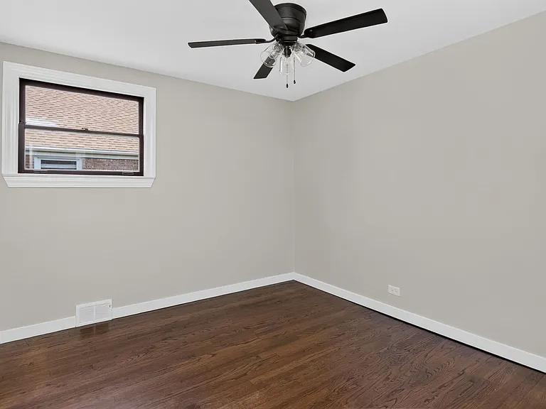 112 S Iowa Ave — Photo 12