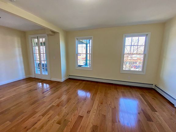 3rd image of 293-301 Farmington Ave #301-202