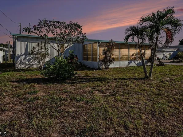 4811 Flamingo Dr, Saint James City, FL 33956