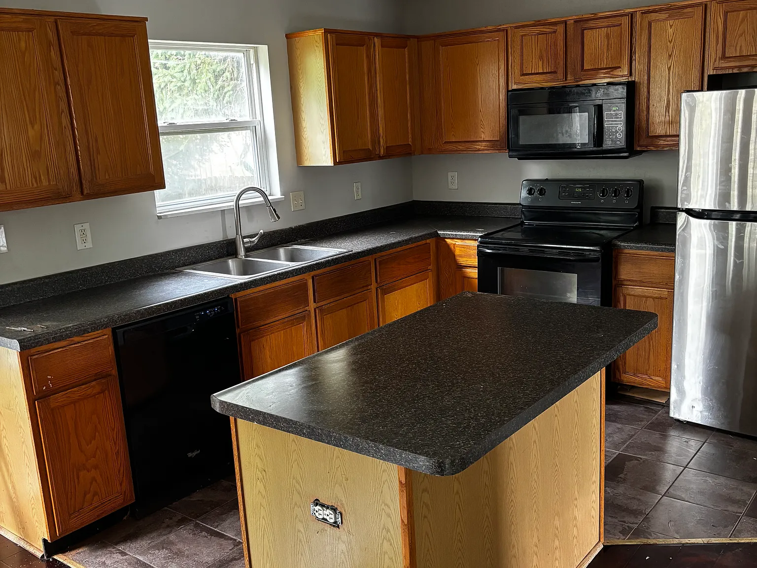 4 bed, 2.5 bath, 2300 sqft, $2,000 — Photo 4