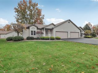 1415 Surrey Point Cir SE, Warren, OH