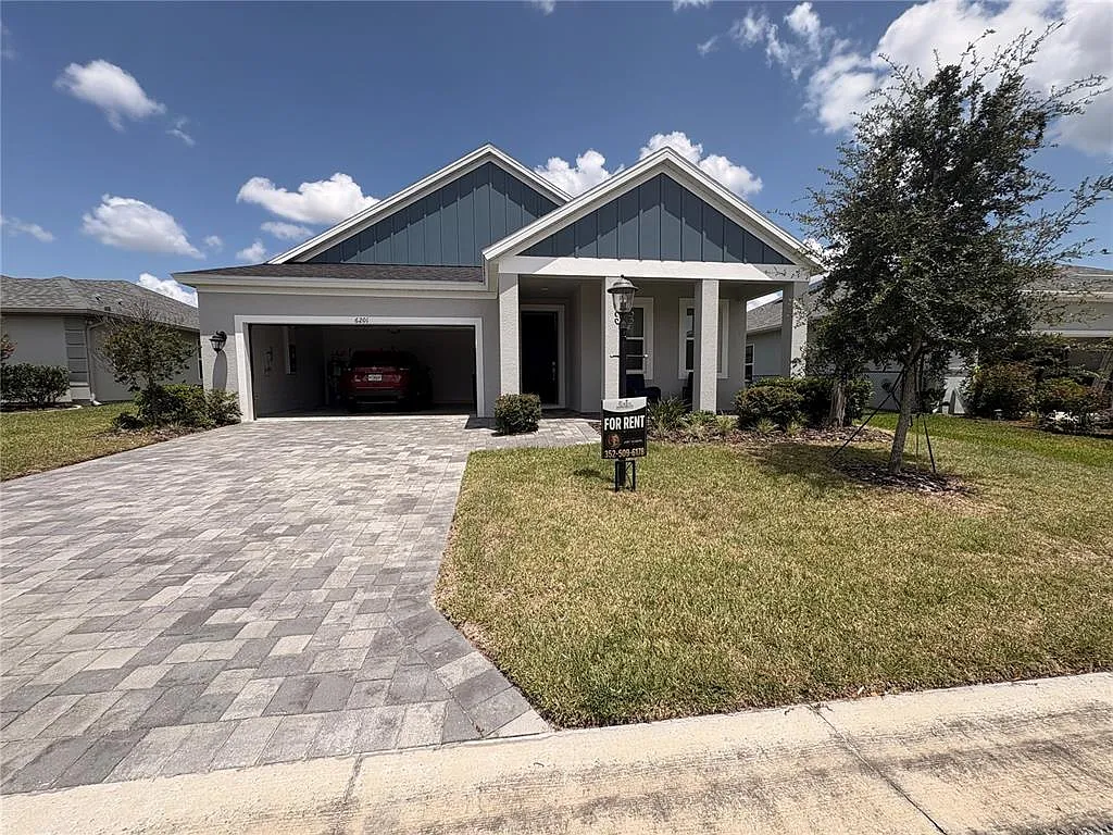 4 bed, 3.0 bath, 1979 sqft, $2,200 — Photo 1