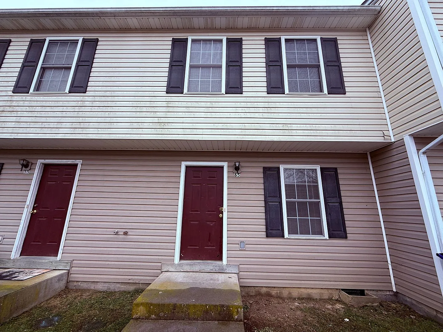 3 Bedroom 2.5 Half Bath Townhouse — Photo 2