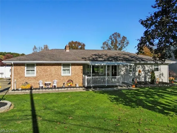 154 Rockyledge Dr, Struthers, OH 44471