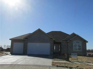 602 Englewood Dr, Kearney, MO 64060