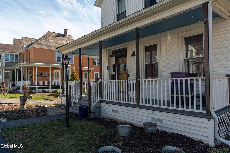 5th image of 16 Fonda Avenue