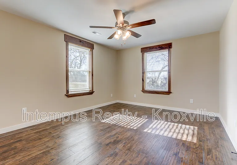 605 Booth St — Photo 6