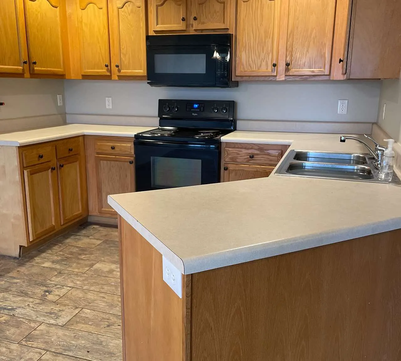 3 bed, 2.0 bath, 1428 sqft, $1,599 — Photo 3